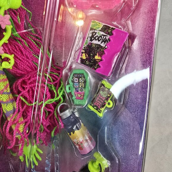 Monster High Venus McFlytrap Mattel 11 Inch Doll Accessories 2025 New in Box - Picture 7 of 11